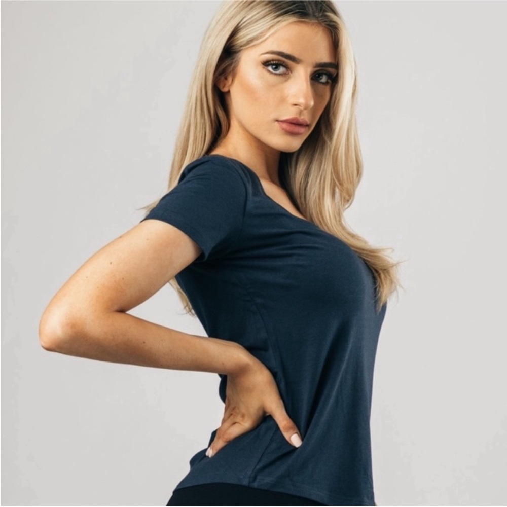 Alphalete premium V neck